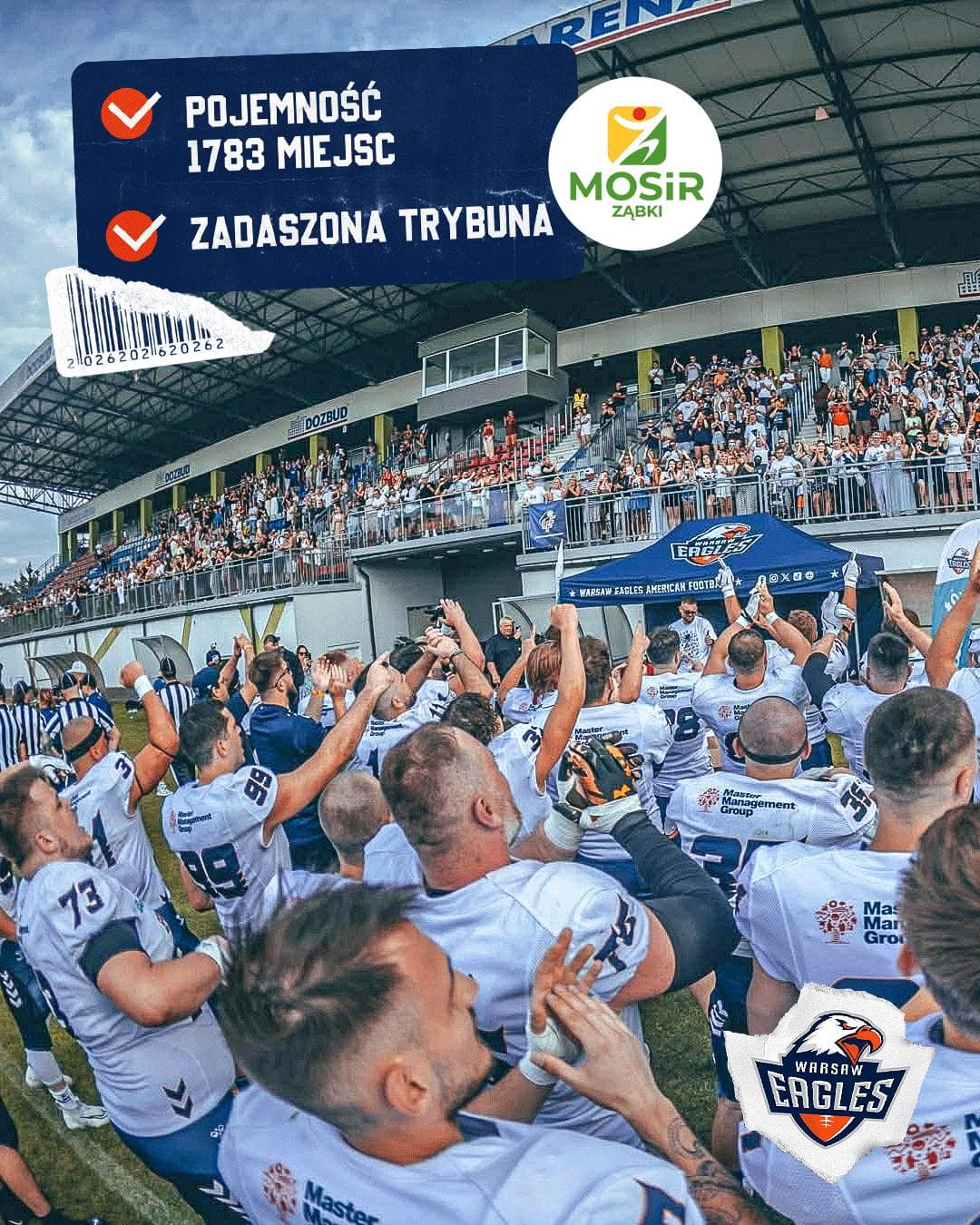Zawodnicy Warsaw Eagles świętują przed zadaszoną trybuną — grafika: pojemność 1783 miejsc, zadaszona trybuna